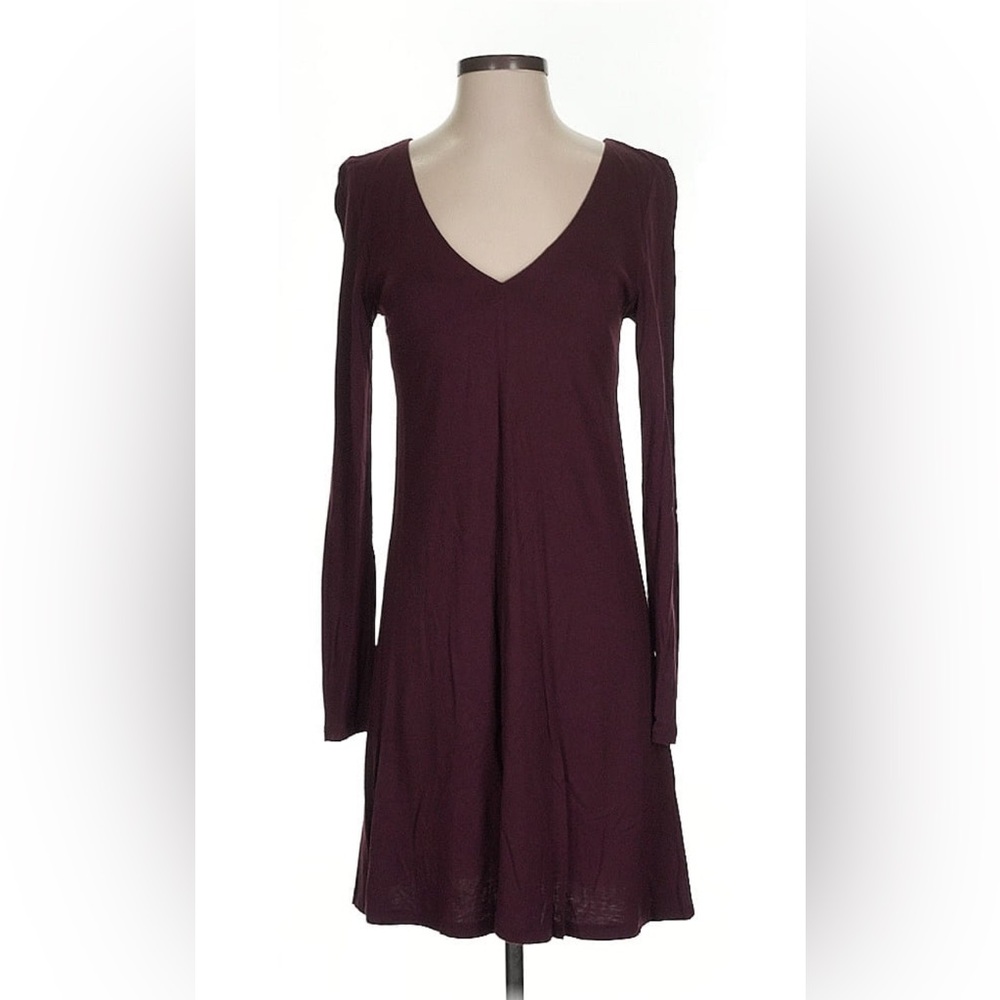 🦋 3/$9 H&M long sleeve burgundy v neck dress size medium